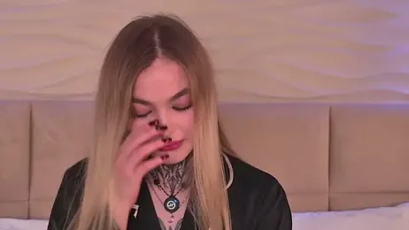 AriWild webcam model stream image