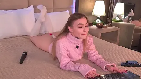 AriWild webcam model stream image