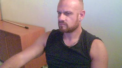 Policeman1982 webcam model stream image