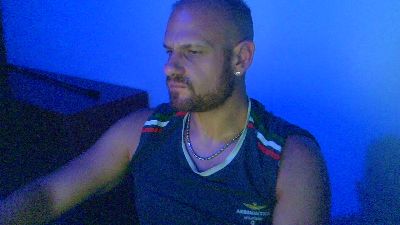 Policeman1982 webcam model stream image