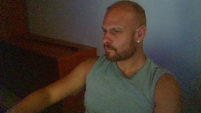 Policeman1982 webcam model stream image