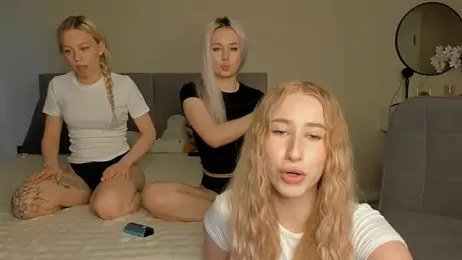 blondegirlss webcam model stream image