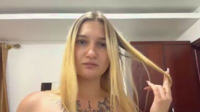 SariMayfield webcam preview