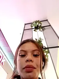 _Isabella-7 webcam stripchat model stream image
