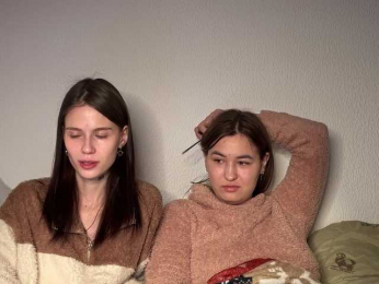 _Two_Chicks_ webcam model stream image