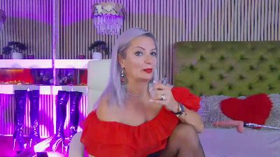 LadyTouch4u webcam model stream image