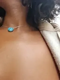 Goldenlace webcam model stream image