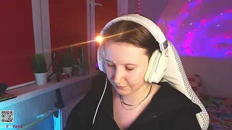 mon_lola webcam model stream image