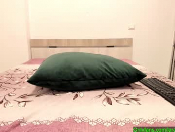 laracara webcam model stream image