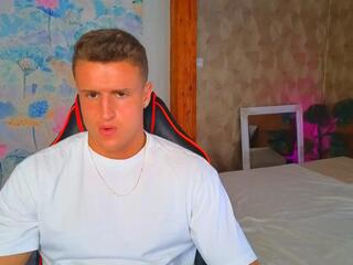 Leo Cavalli webcam model stream image