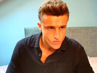 Leo Cavalli webcam model stream image