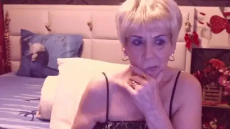 HappyWomanOn webcam model stream image