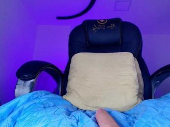 naomi-k webcam model stream image