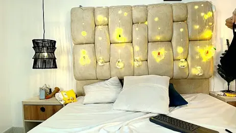 Zoelucas webcam model stream image