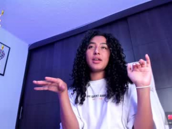 soyjuliana19 webcam model stream image