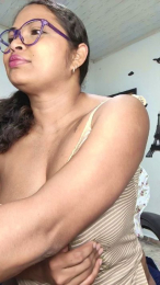 Chalohottt webcam model stream image