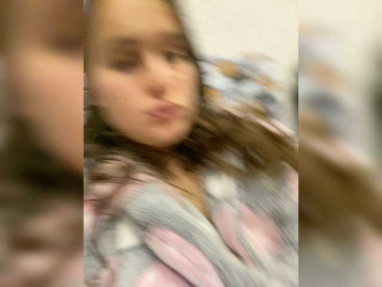 LolaBanks webcam model stream image