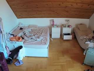voyeurcam-julmodels-greybed-3 webcam camsoda model stream image