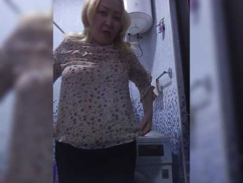 QWEENTIS webcam model stream image