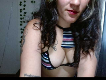 Lunajeans webcam bongacams model stream image