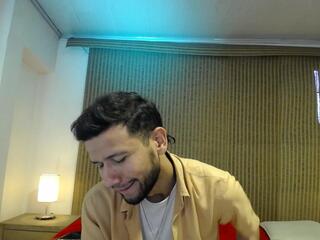 Michaell Spinelly webcam model stream image