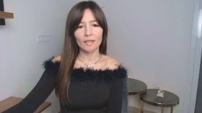 Verinikk_kiss webcam model stream image