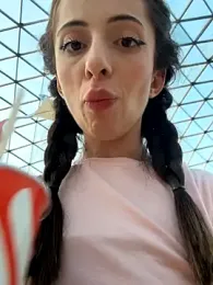 Yesmoree webcam model stream image