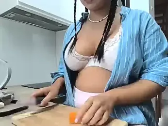 MoonlitLust webcam model stream image