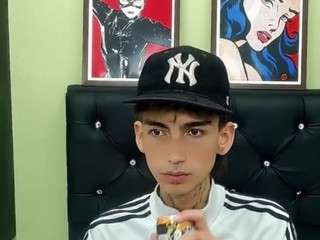 ttimy-x-boy webcam model stream image