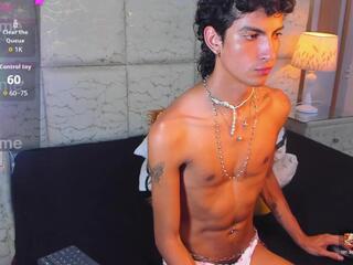 Valentino Bonnet webcam model stream image