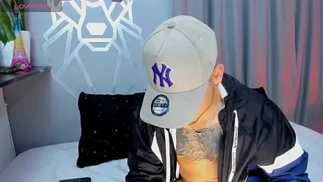 Aron-santoro webcam model stream image