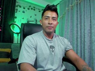 Ryann Jones webcam model stream image