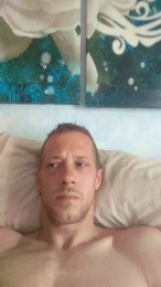 Yeaah webcam cam4 model stream image