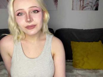 KittyKittyHey webcam bongacams model stream image