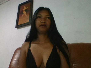 Martiniah webcam bongacams model stream image