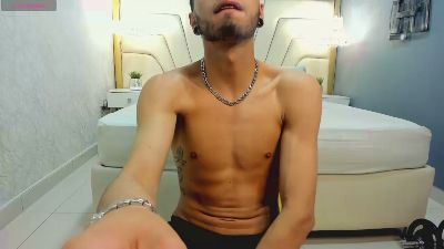 Phoeniix19 webcam model stream image
