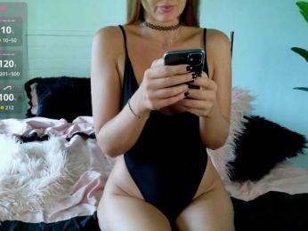 SweetLucyX webcam bongacams model stream image