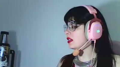 owly_bloom webcam cam4 model stream image