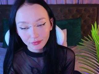 holly-berryy webcam model stream image