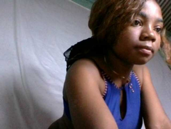 Hemreyi webcam bongacams model stream image