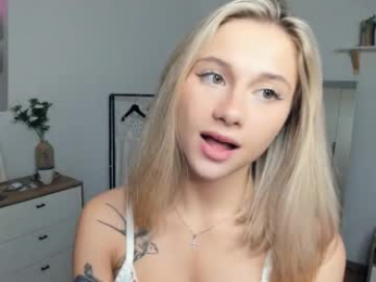 glossybabe_ webcam model stream image