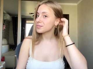 mayrahux webcam camsoda model stream image