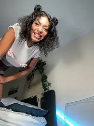 AlyssaHottv_ webcam model stream image