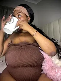 Bustygoddess32 webcam model stream image