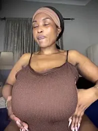 Bustygoddess32 webcam model stream image