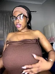 Bustygoddess32 webcam model stream image