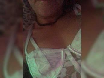 DiVona webcam model stream image