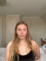 HeiligeJulia webcam model stream image