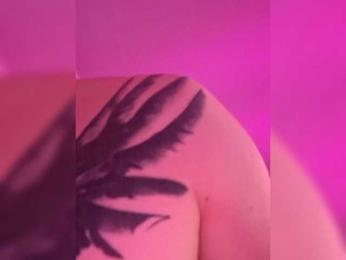 Tomsan webcam bongacams model stream image