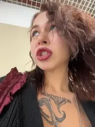 RosieDesire webcam stripchat model stream image